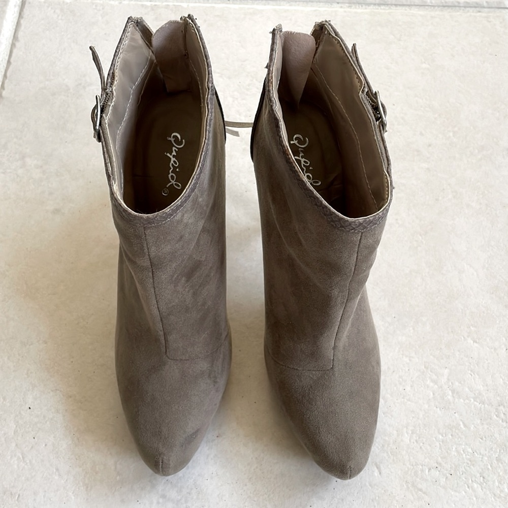 ANKLE BOOTIES